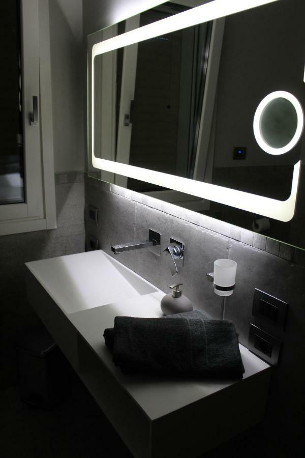 Villa Martina Luxury Rooms Desenzano del Garda Exteriör bild